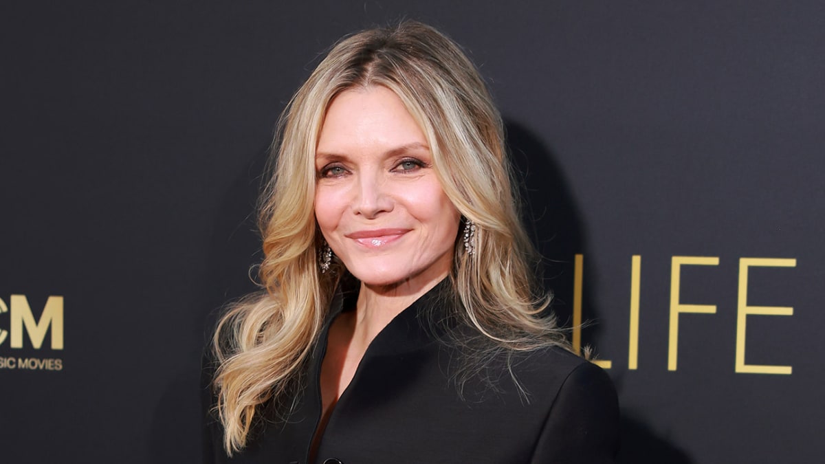 Michelle Pfeiffer: Timeless Icon of American Cinema